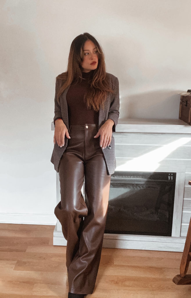 Brown leather pants outfit 🤎  Leather pants, Brown leather pants, Leather  pants outfit